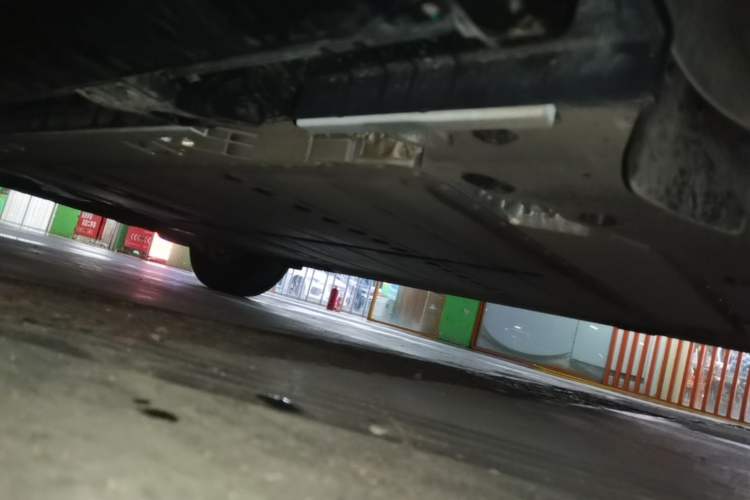 Used ONVO Luxeed L90 2025 Model—Max Six-Seater Version Left Side Sill