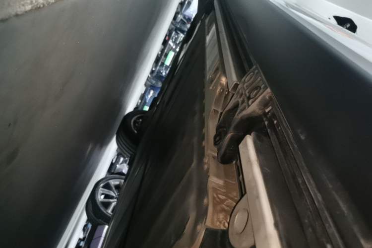 Used ONVO Luxeed L90 2025 Model—Ultra Six-Seater Version Left Side Sill