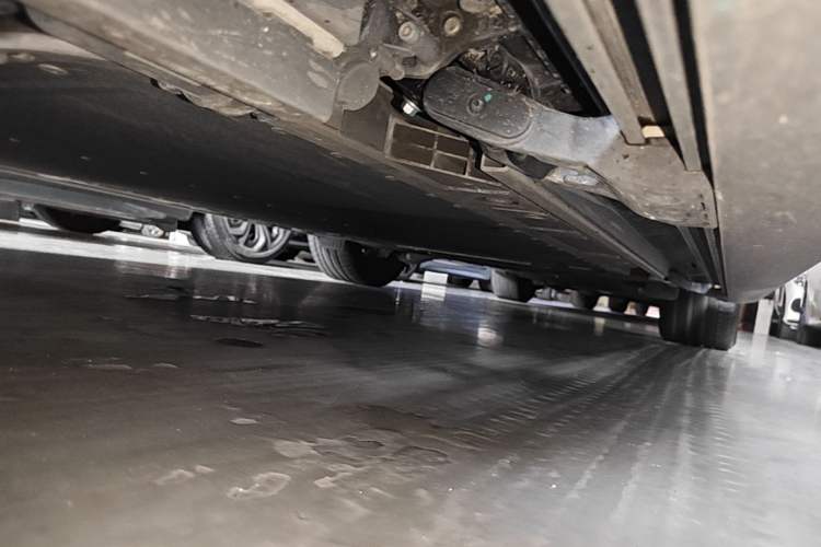 Used ONVO Luxeed L90 2025 Model—Max Six-Seater Version Left Side Sill