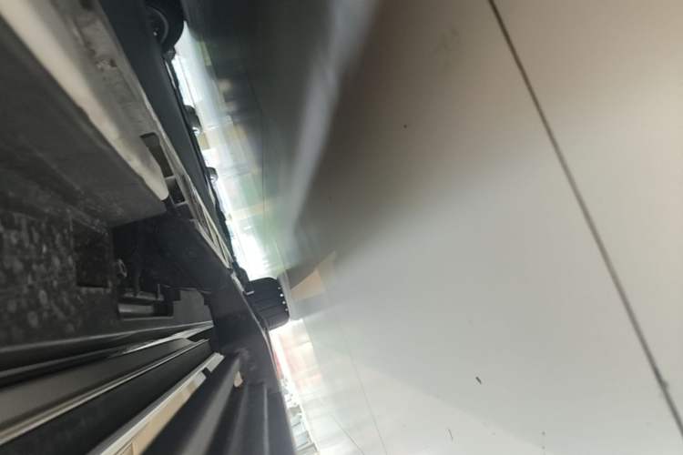 Used ONVO Luxeed L90 2025 Model—Ultra Six-Seater Version Left Side Sill