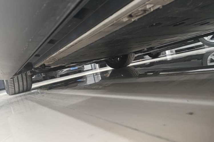 Used ONVO Luxeed L90 2025 Model—Max Seven-Seater Version Left Side Sill