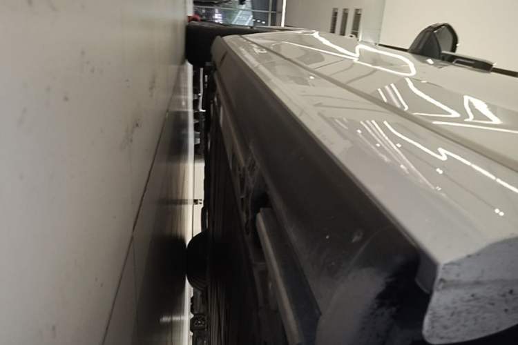 Used ONVO Luxeed L90 2025 Model—Max Six-Seater Version Left Side Sill