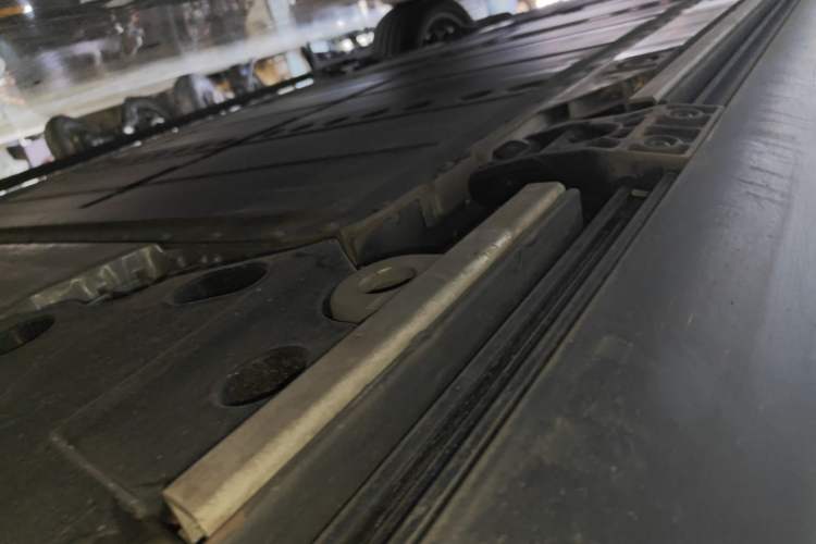 Used ONVO Luxeed L90 2025 Model—Ultra Six-Seater Version Left Side Sill
