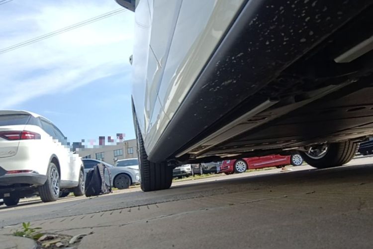 Used ONVO Luxeed L90 2025 Model—Ultra Six-Seater Version Left Side Sill