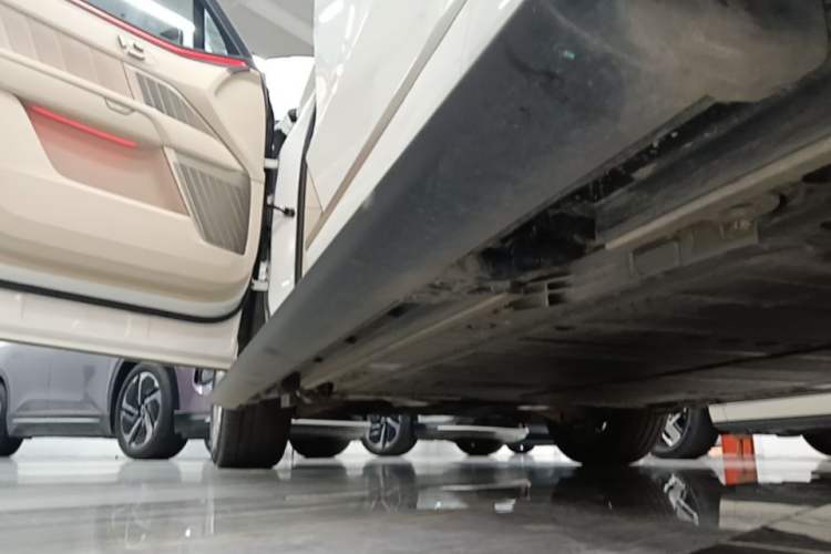 Used ONVO Luxeed L90 2025 Model Ultra Six-Seater 60-degree Battery Edition Left Side Sill