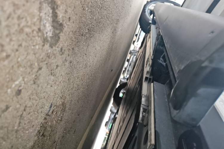Used ONVO Luxeed L90 2025 Model—Ultra Six-Seater Version Left Side Sill