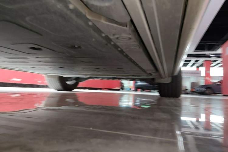 Used ONVO Luxeed L90 2025 Model—Max Six-Seater Version Left Side Sill
