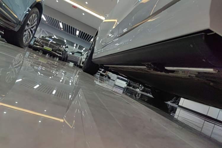 Used ONVO Luxeed L90 2025 Model—Pro Six-Seater Version Left Side Sill