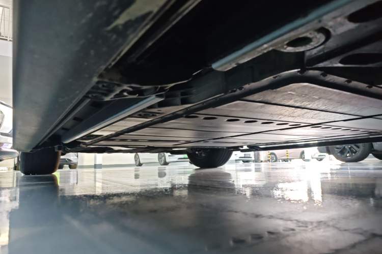 Used ONVO Luxeed L90 2025 Model—Max Six-Seater Version Left Side Sill