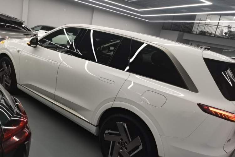 Used ONVO Luxeed L90 2025 Model—Max Six-Seater Version Rear Left 45 Deg