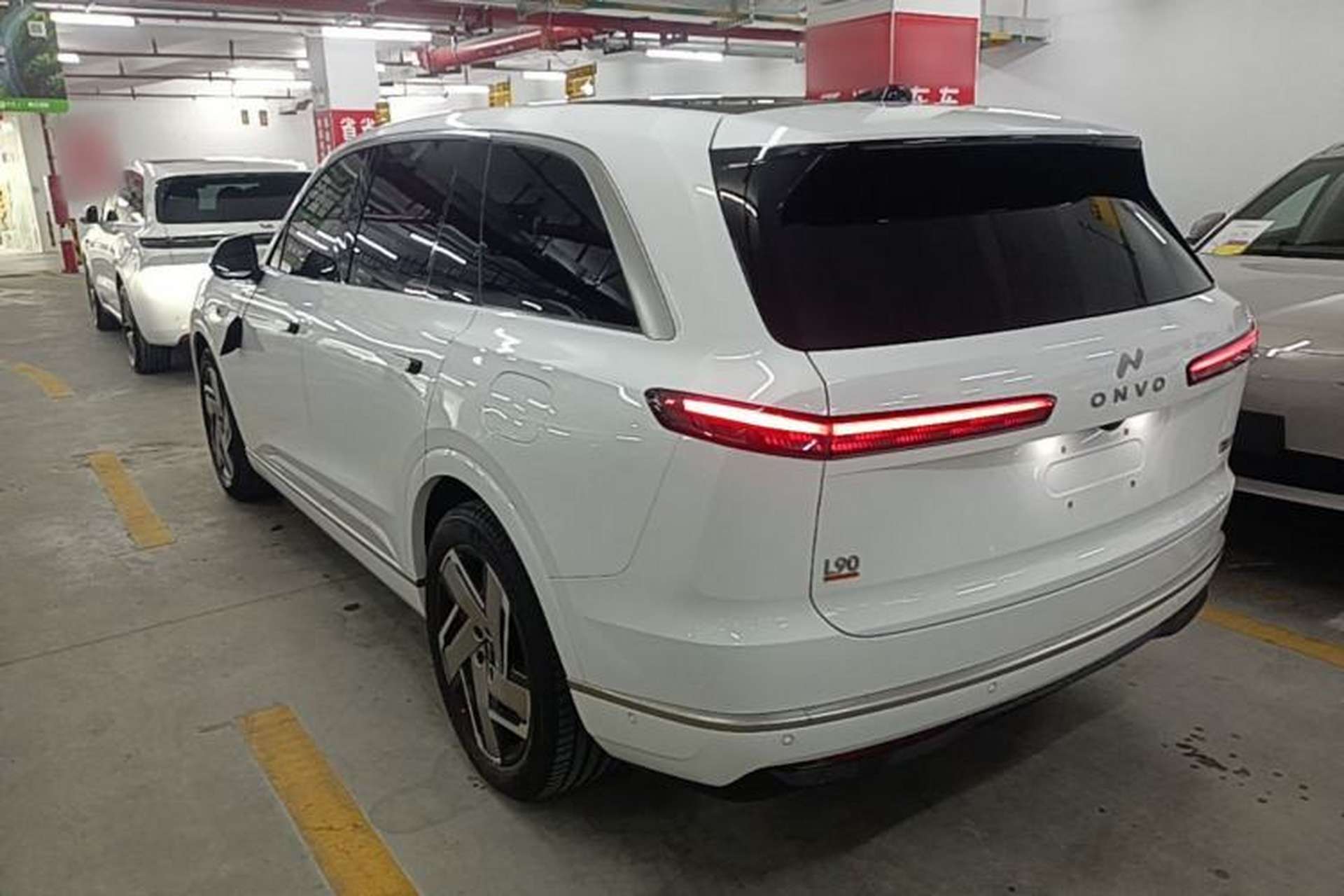 Used ONVO Luxeed L90 2025 Model—Ultra Six-Seater Version Rear Left 45 Deg