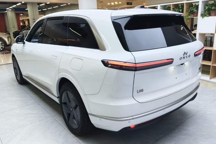 Used ONVO Luxeed L90 2025 Model—Max Six-Seater Version Rear Left 45 Deg
