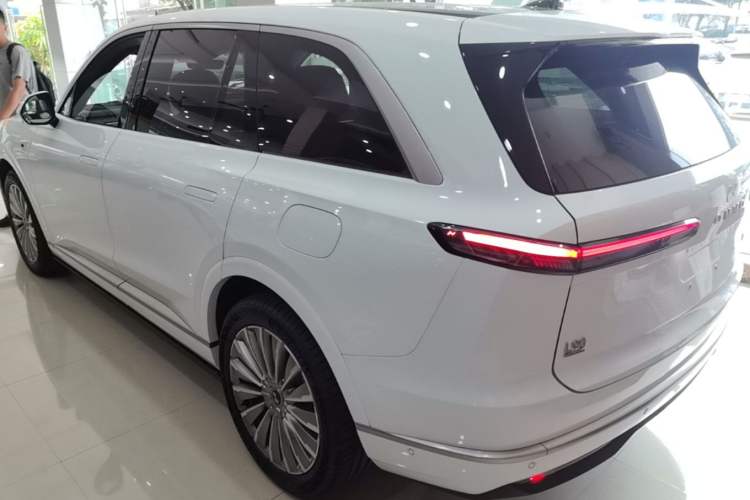 Used ONVO Luxeed L90 2025 Model—Pro Six-Seater Version Rear Left 45 Deg