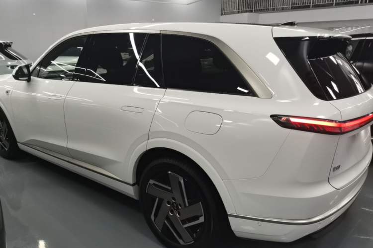 Used ONVO Luxeed L90 2025 Model—Max Six-Seater Version Rear Left 45 Deg