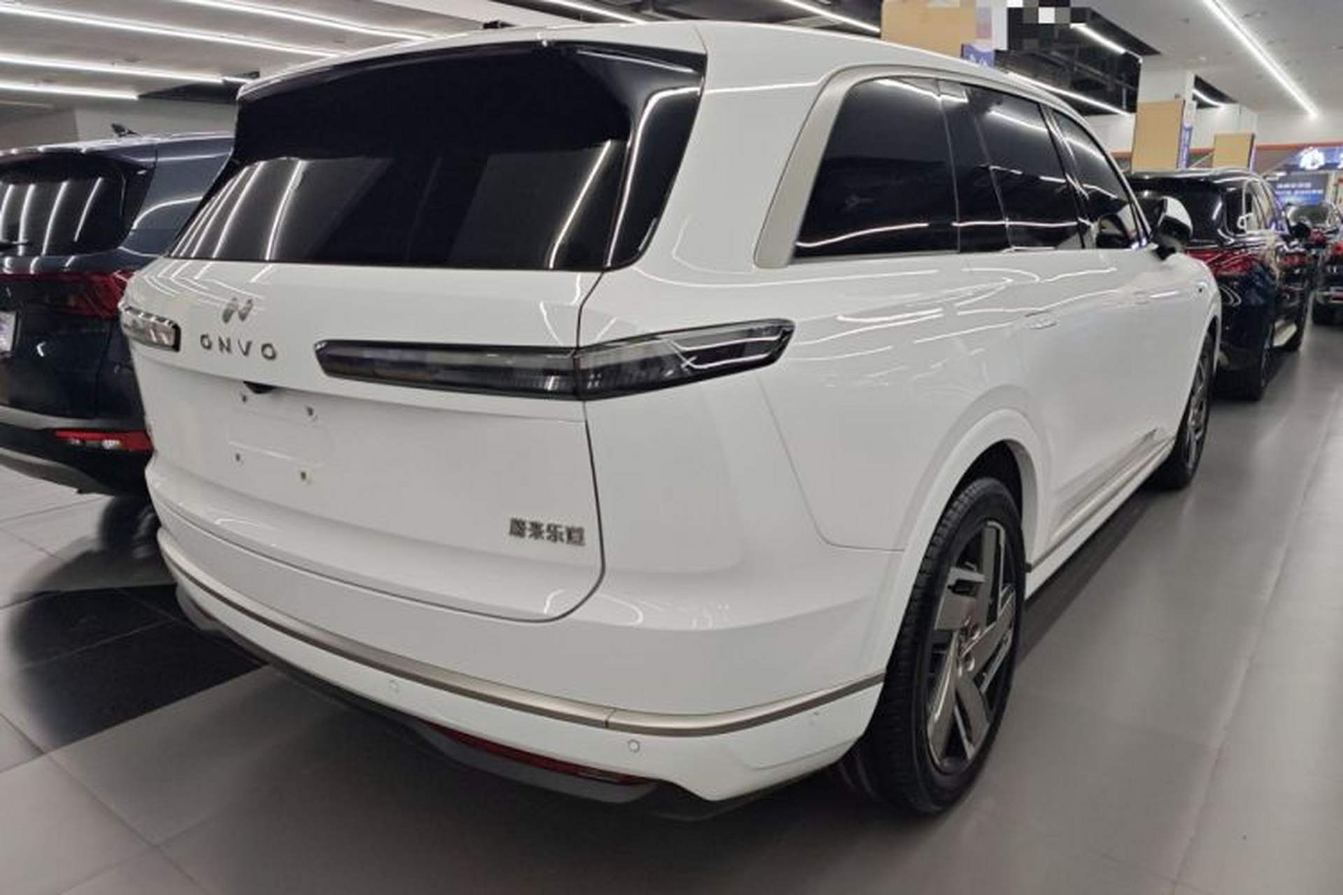 Used ONVO Luxeed L90 2025 Model—Ultra Six-Seater Version Rear Right 45 Deg