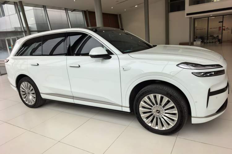 Used ONVO Luxeed L90 2025 Model—Ultra Six-Seater Version Rear Right 45 Deg