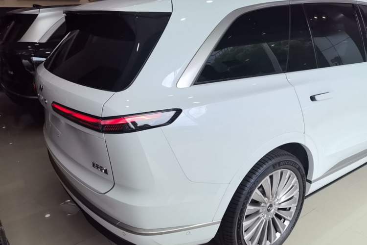 Used ONVO Luxeed L90 2025 Model—Pro Six-Seater Version Rear Right 45 Deg
