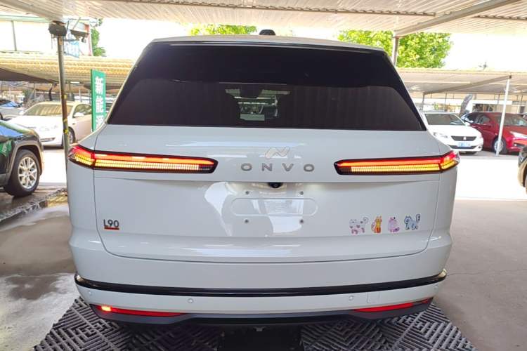 Used ONVO Luxeed L90 2025 Model—Ultra Six-Seater Version Rear