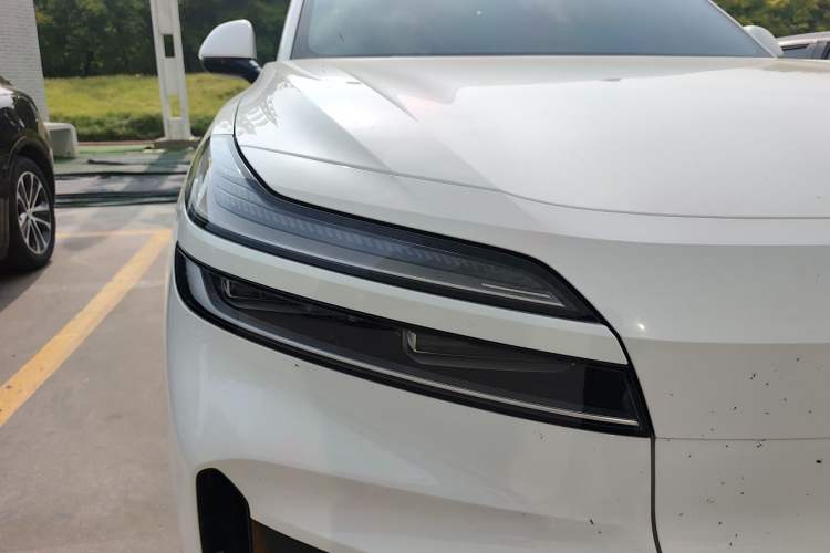 Used ONVO Luxeed L90 2025 Model—Max Six-Seater Version Right Front Headlight