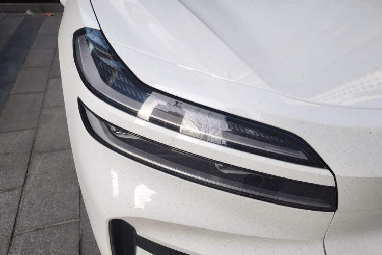 Used ONVO Luxeed L90 2025 Model—Max Six-Seater Version Right Front Headlight