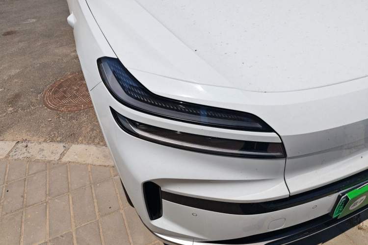 Used ONVO Luxeed L90 2025 Model—Ultra Six-Seater Version Right Front Headlight