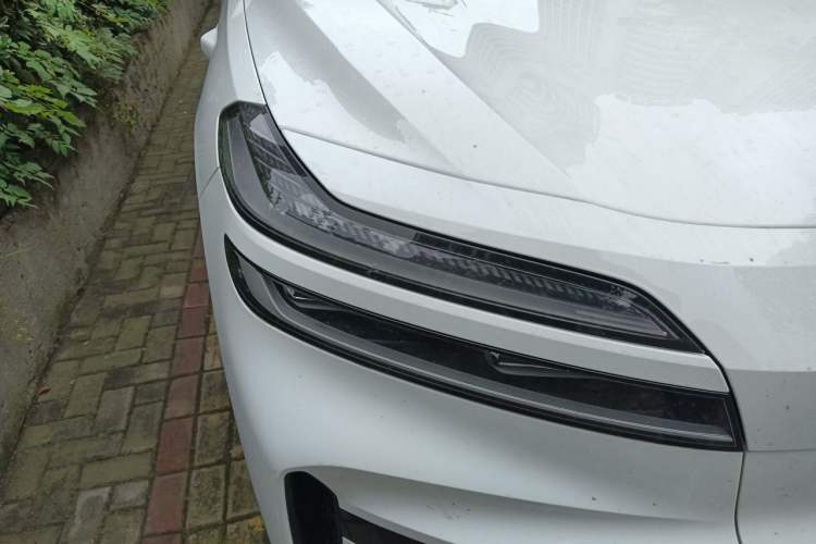 Used ONVO Luxeed L90 2025 Model—Ultra Six-Seater Version Right Front Headlight