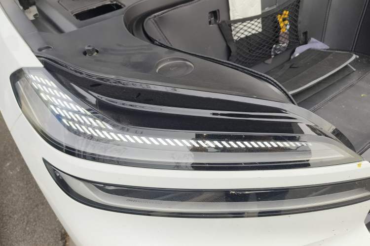 Used ONVO Luxeed L90 2025 Model—Pro Six-Seater Version Right Front Headlight