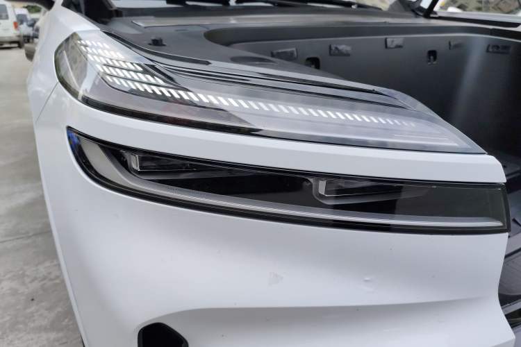 Used ONVO Luxeed L90 2025 Model—Max Six-Seater Version Right Front Headlight