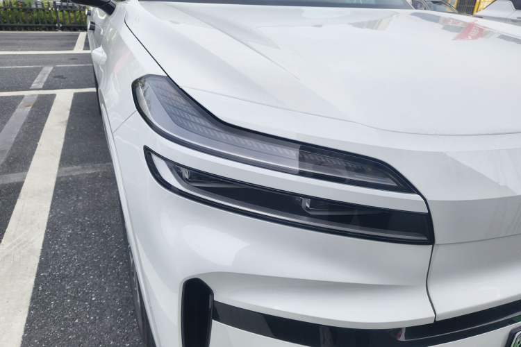 Used ONVO Luxeed L90 2025 Model—Max Six-Seater Version Right Front Headlight