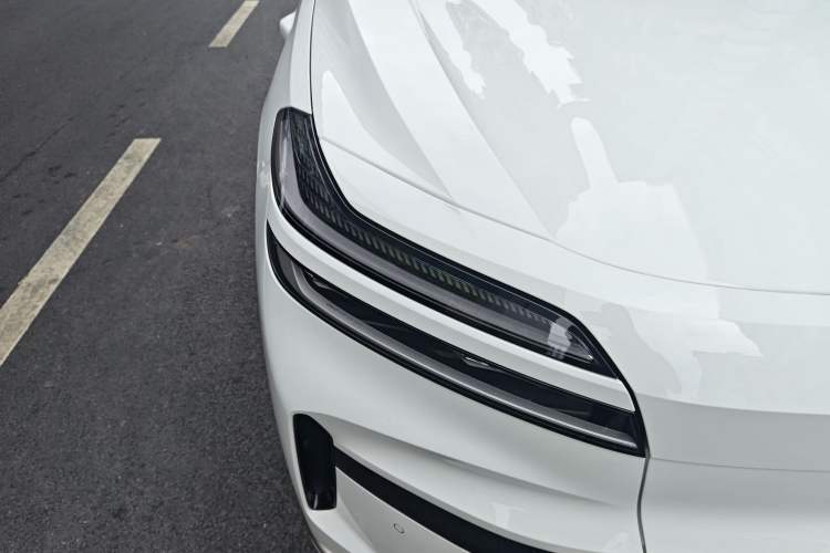 Used ONVO Luxeed L90 2025 Model—Max Six-Seater Version Right Front Headlight