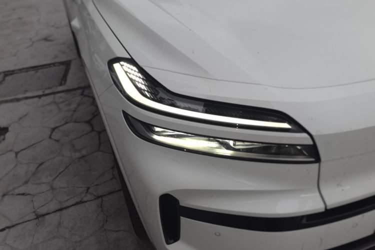 Used ONVO Luxeed L90 2025 Model—Ultra Six-Seater Version Right Front Headlight