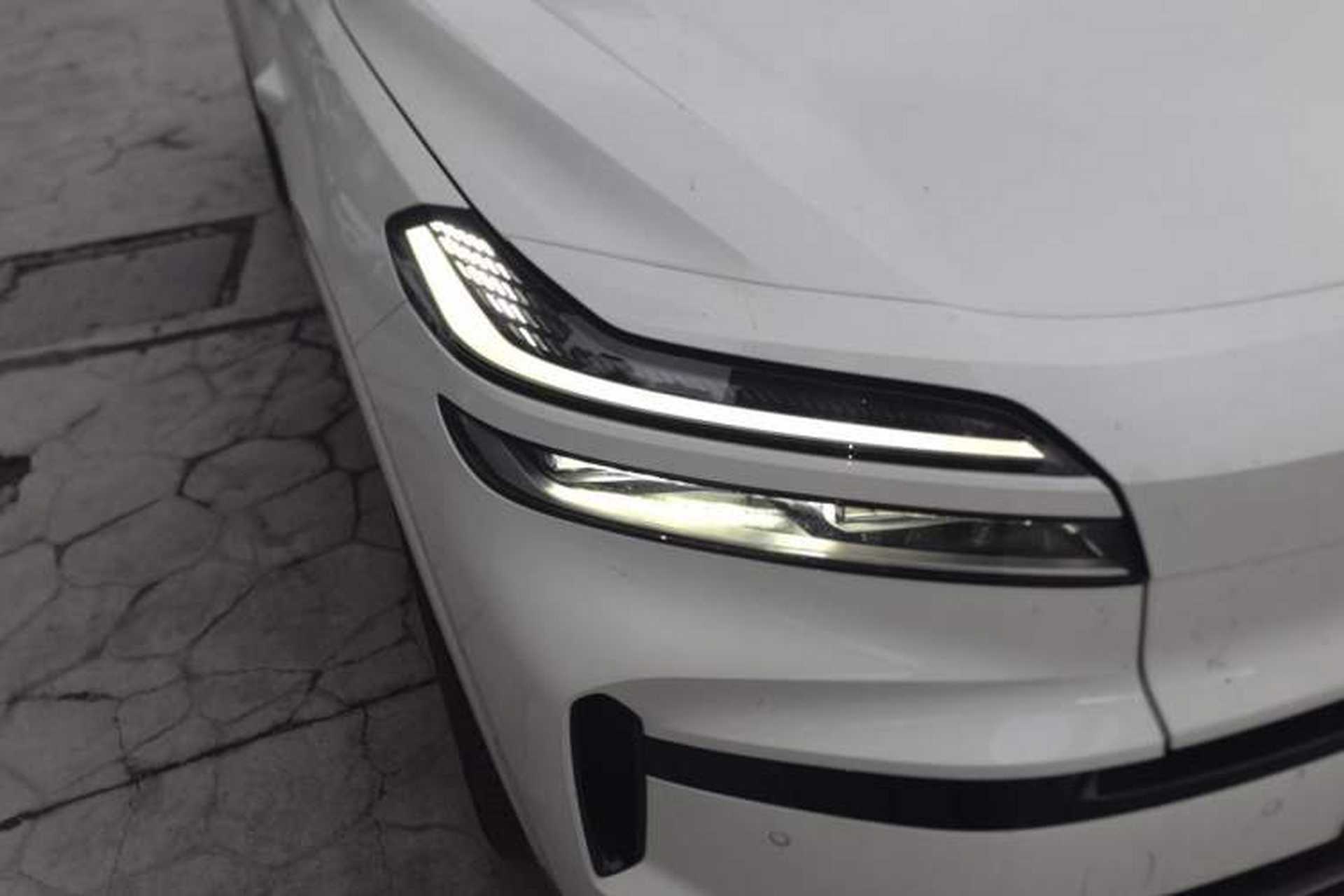 Used ONVO Luxeed L90 2025 Model—Ultra Six-Seater Version Right Front Headlight
