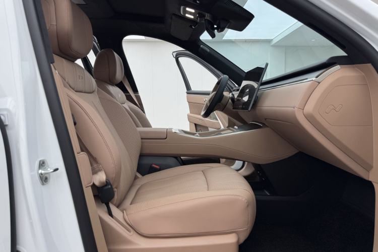Used ONVO Luxeed L90 2025 Model—Ultra Six-Seater Version Right Front Seat