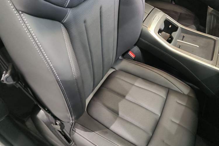 Used ONVO Luxeed L90 2025 Model—Max Six-Seater Version Right Front Seat