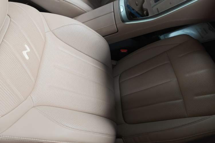 Used ONVO Luxeed L90 2025 Model—Ultra Six-Seater Version Right Front Seat