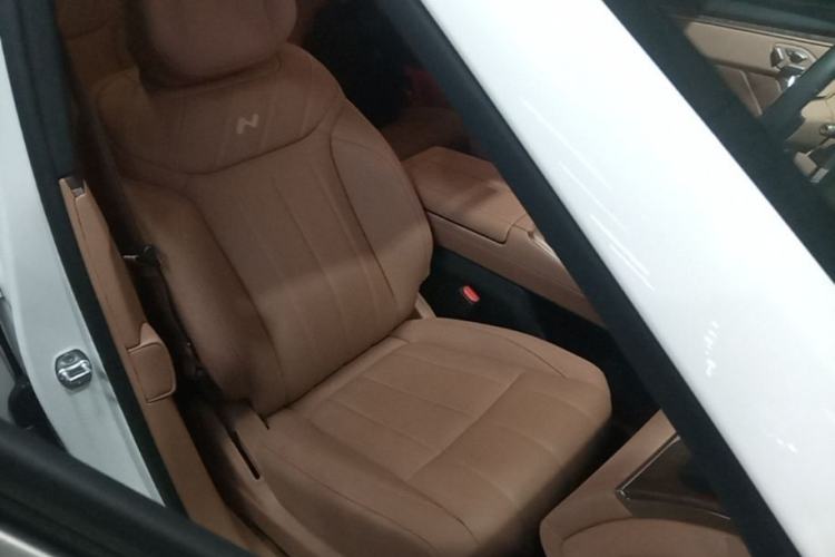 Used ONVO Luxeed L90 2025 Model—Max Six-Seater Version Right Front Seat