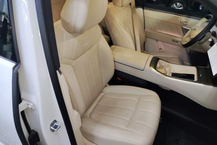 Used ONVO Luxeed L90 2025 Model—Max Six-Seater Version Right Front Seat