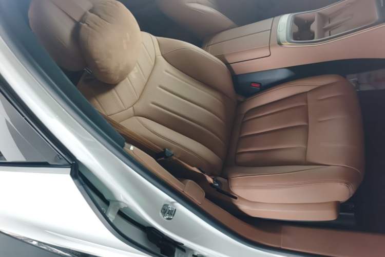 Used ONVO Luxeed L90 2025 Model—Max Six-Seater Version Right Front Seat