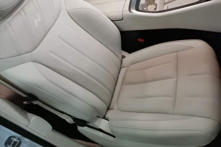 Used ONVO Luxeed L90 2025 Model—Max Six-Seater Version Right Front Seat