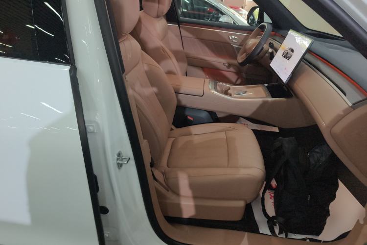 Used ONVO Luxeed L90 2025 Model—Max Six-Seater Version Right Front Seat