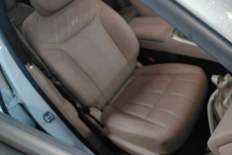 Used ONVO Luxeed L90 2025 Model—Ultra Six-Seater Version Right Front Seat