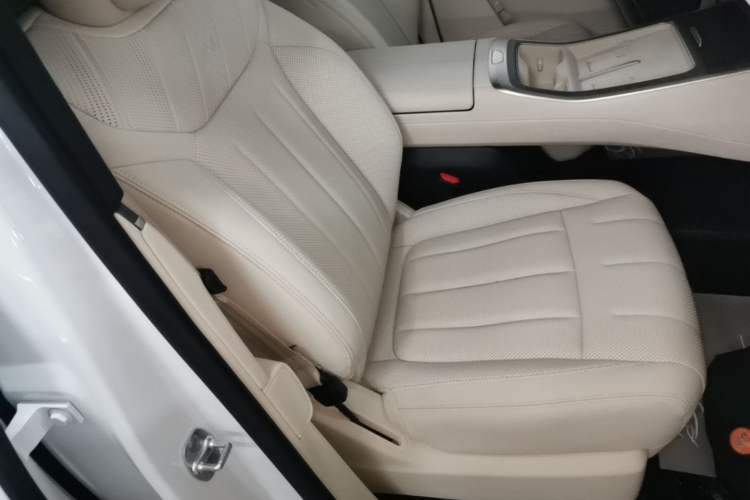 Used ONVO Luxeed L90 2025 Model—Ultra Six-Seater Version Right Front Seat