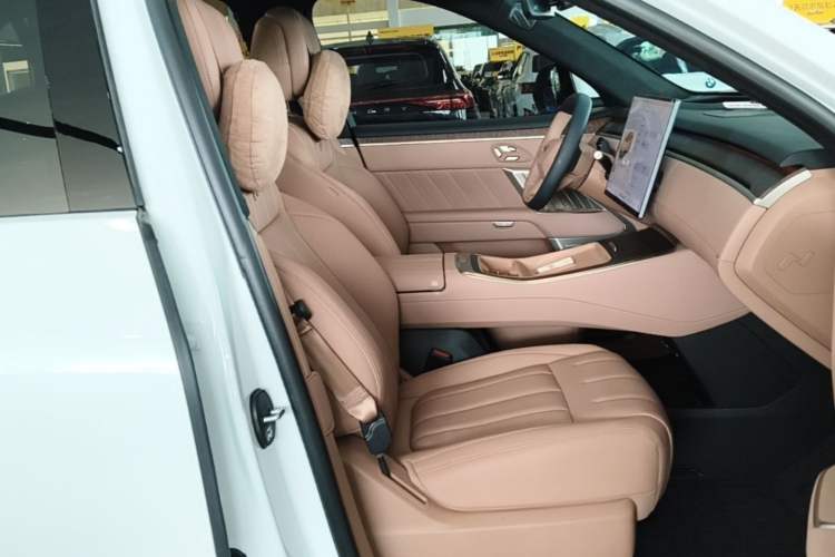 Used ONVO Luxeed L90 2025 Model—Max Six-Seater Version Right Front Seat
