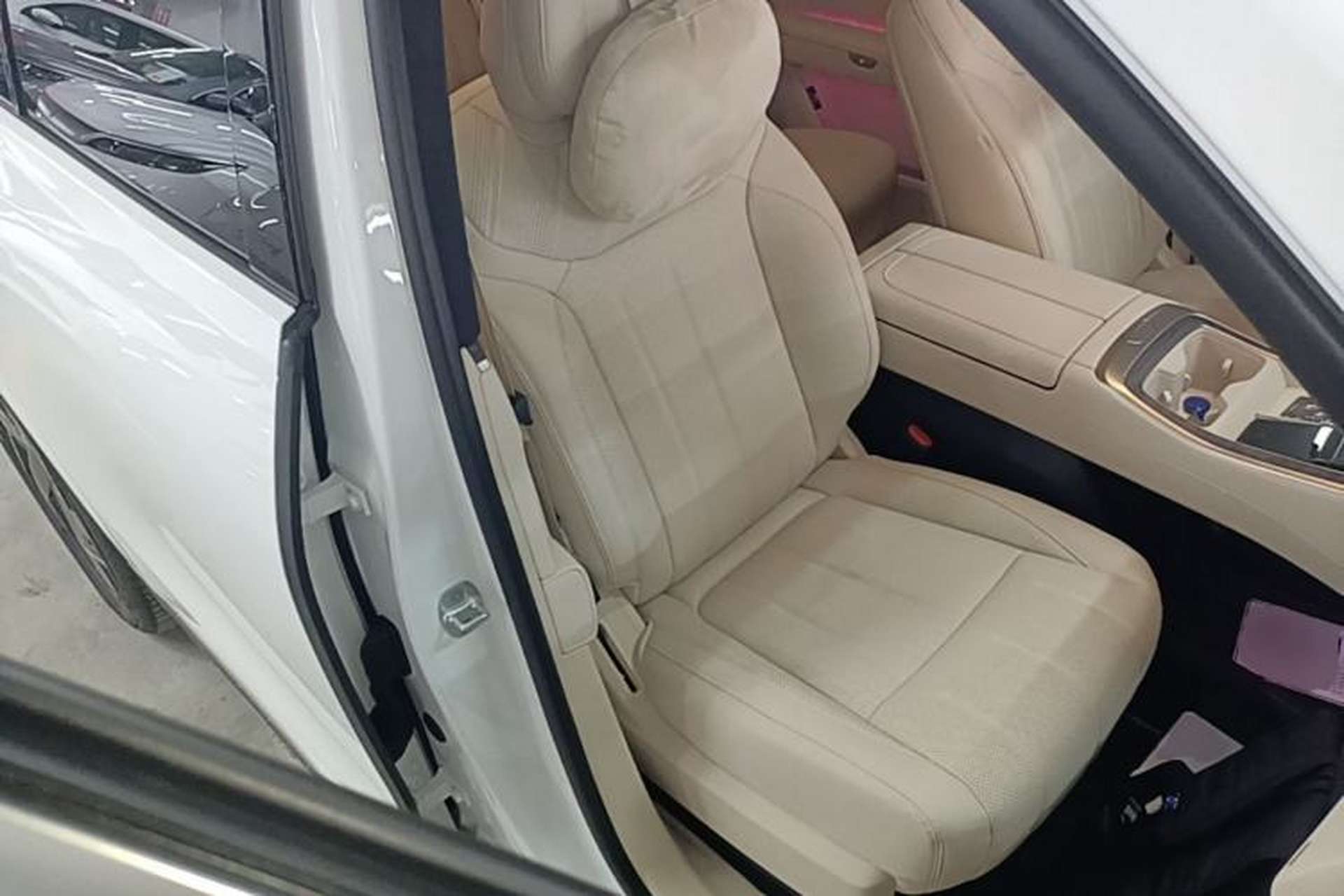 Used ONVO Luxeed L90 2025 Model—Ultra Six-Seater Version Right Front Seat
