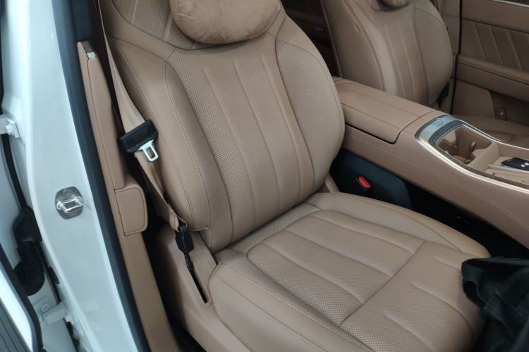 Used ONVO Luxeed L90 2025 Model—Ultra Six-Seater Version Right Front Seat