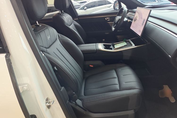 Used ONVO Luxeed L90 2025 Model—Max Six-Seater Version Right Front Seat
