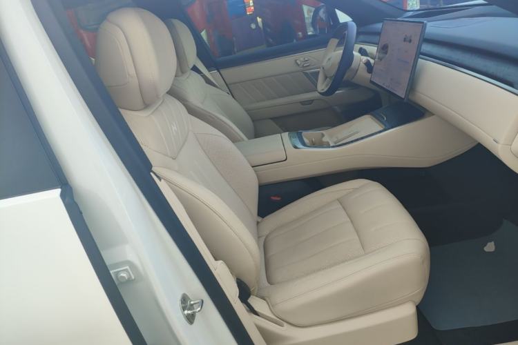 Used ONVO Luxeed L90 2025 Model—Max Six-Seater Version Right Front Seat