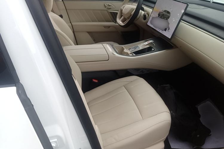 Used ONVO Luxeed L90 2025 Model—Max Six-Seater Version Right Front Seat