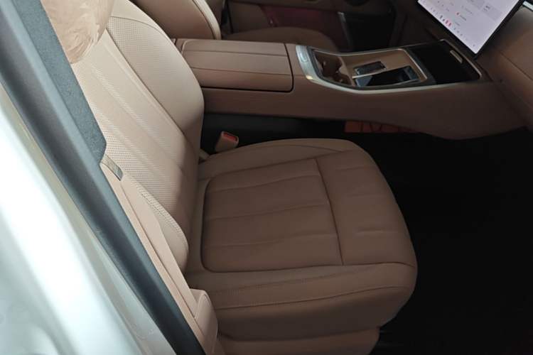 Used ONVO Luxeed L90 2025 Model—Max Six-Seater Version Right Front Seat