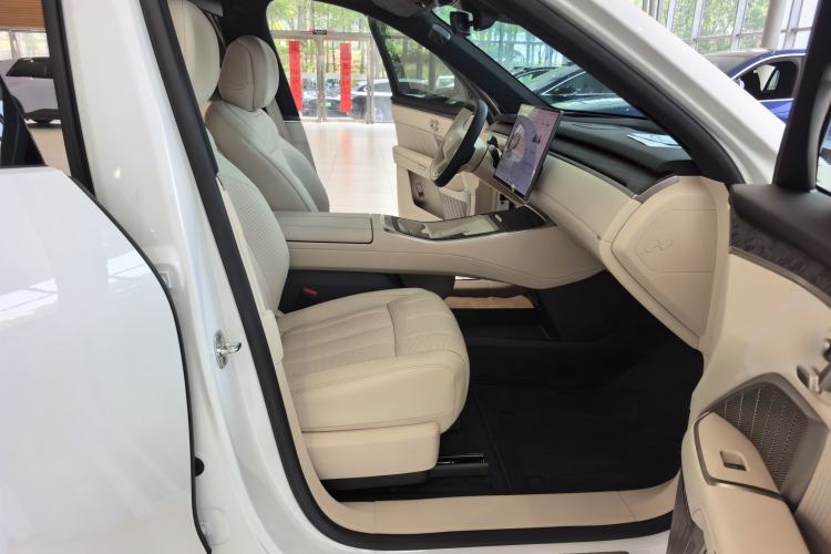 Used ONVO Luxeed L90 2025 Model—Ultra Six-Seater Version Right Front Seat
